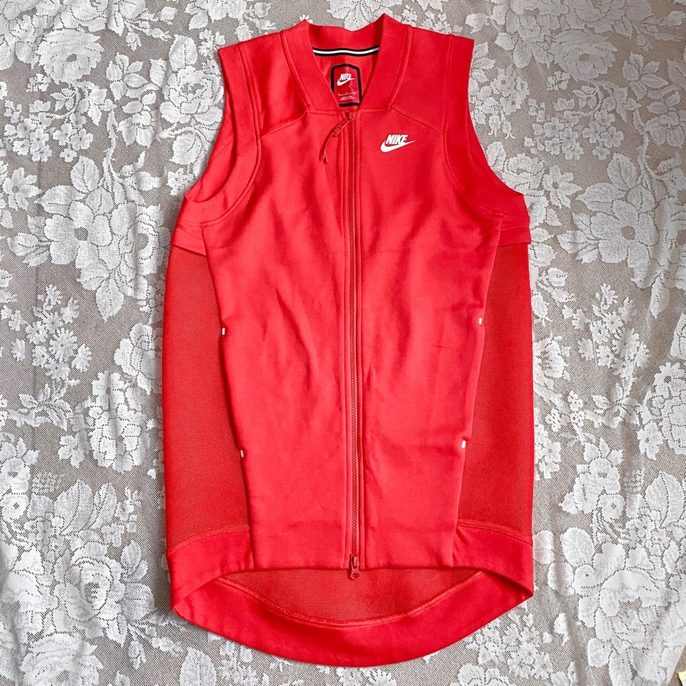 *NWOT* Nike high low zip up vest